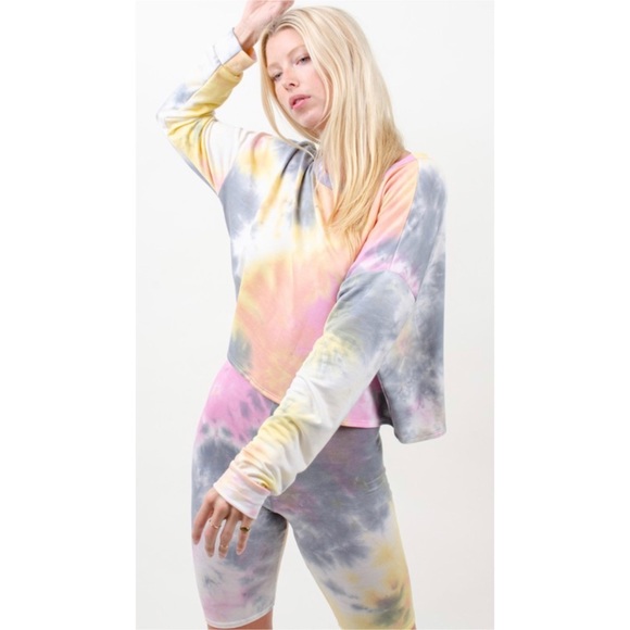 🆕Tie dye two piece top and shorts set - Picture 4 of 8